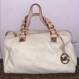 Like New, Off-White MK Leather Purse!